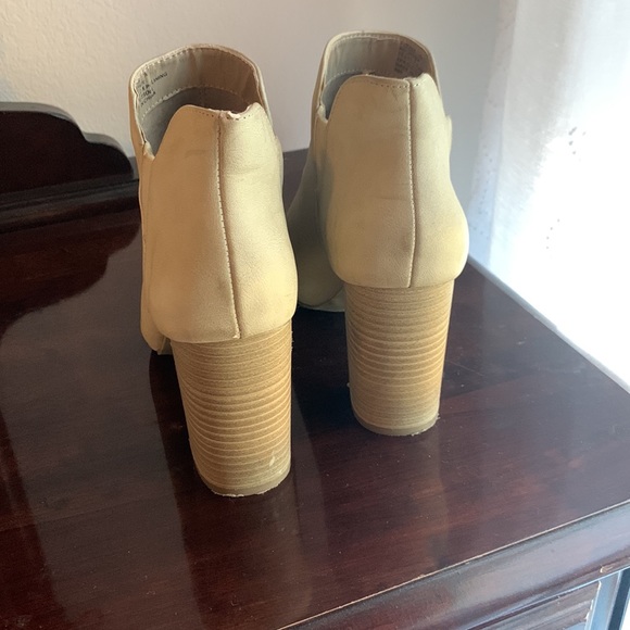 Madden Girl Off-White ankle boots - Picture 3 of 9